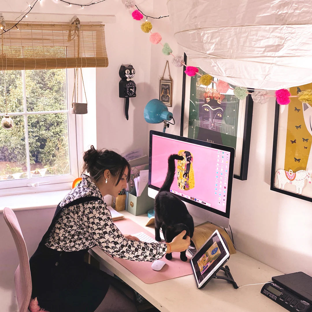Nia Gould : Illustrator and Cat Lover Niaski in her home studio.